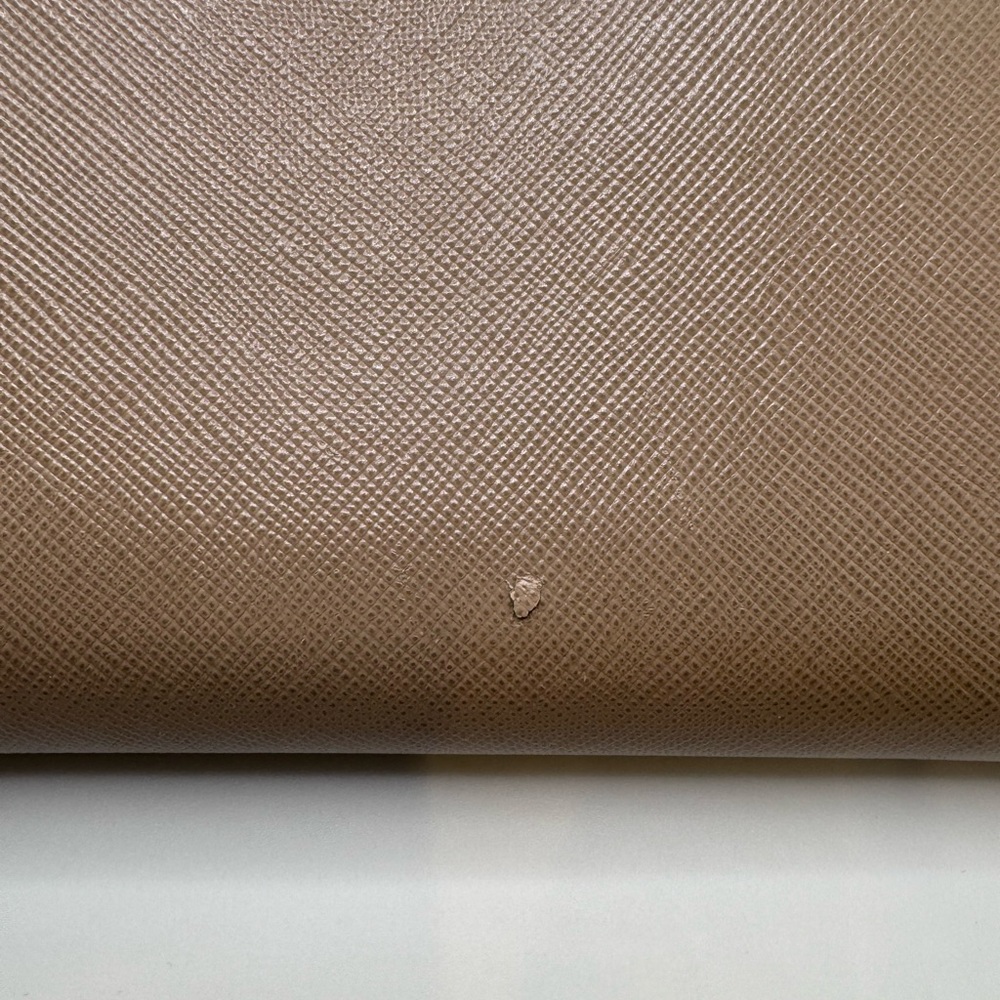 Prada - authentic Saffiano leather taupe zip around wallet - GUC - Picture 4 of 14
